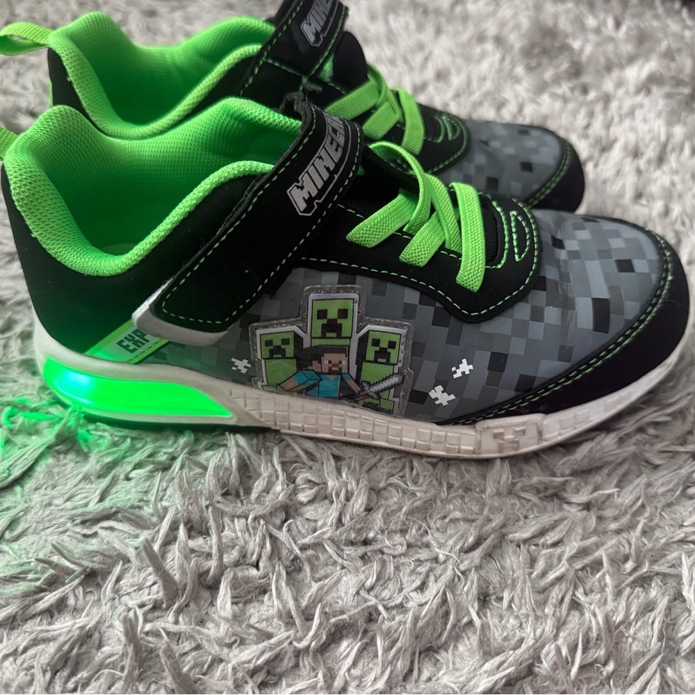Minecraft Shoes - Green and Gray light up shoes size 1 - Picture 2 of 5